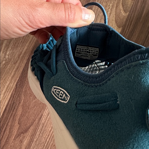 KEEN UNEEK women’s hiking/water sandals - Picture 4 of 4